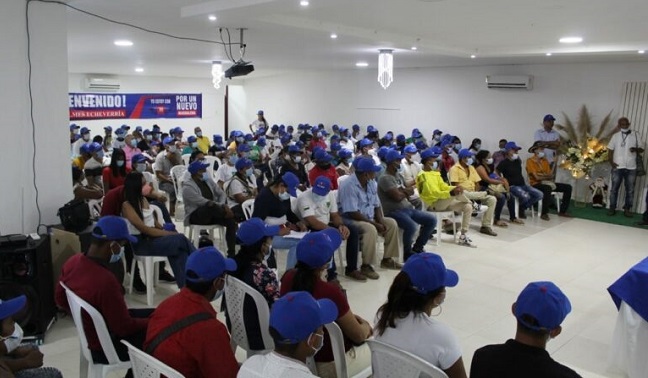 Numerosos campesinos de Sabanas de San Ángel acompañaron a Holmes Echeverría en la presentación de sus propuestas de campaña.