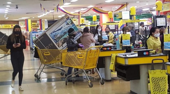 Los productos que sean adquiridos por el comercio digital deberán ser entregados dentro de las dos semanas siguientes.