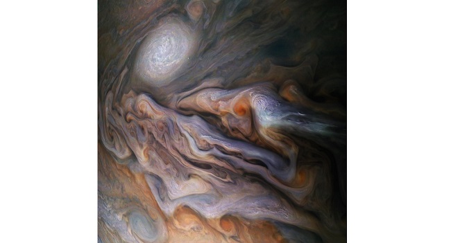 Una multitud de nubes arremolinadas en el Cinturón Templado Norte de Júpiter.
