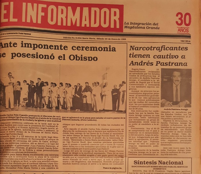 Autoridades militares y eclesiásticas así como un largo listado de invitados especiales asistieron al evento. El alcalde del entonces municipio de Santa Marta Carlos Manuel Polo declaró por medio de un decreto esta fecha Día de Júbilo por la posesión de la autoridad eclesiástica.  La fotografía fue tomada en el atrio de la Catedral de Santa Marta durante el discurso que pronunciaba el entonces alcalde quien durante la ceremonia entregó las llaves de la ciudad al obispo Puccini. 