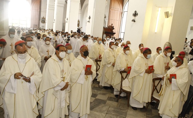 En la Ordenación Episcopal y Posesión Canónica de Monseñor José Mario Bacci Trespalacios, participaron aproximadamente 20 obispos y más de 120 sacerdotes de otras jurisdicciones de Colombia y de otros países.