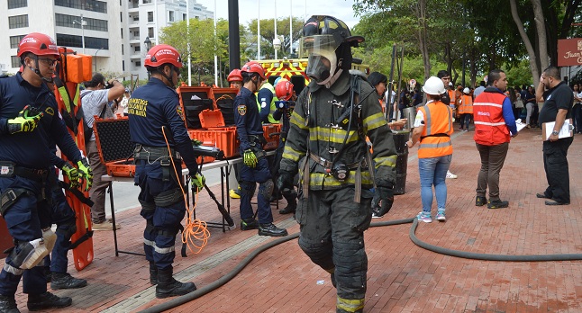 Simulacro Nacional del Cuerpo de Bomberos Voluntarios de Santa Marta. participaron con 40 unidades bomberiles, con seis máquinas de bomberos.