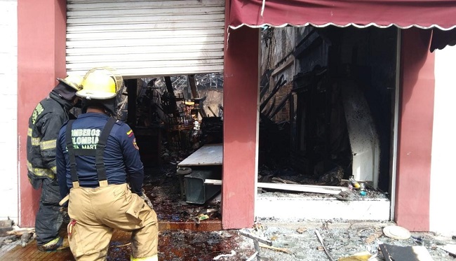 Este fue el resultado del voraz incendio que presentó llamas de hasta 10 metros de alto que consumieron toda la bodega comercial.