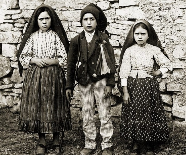 Los tres pastorcitos de Fátima, Lucía Dos Santos y sus primos, Francisco Marto y Jacinta Marto.