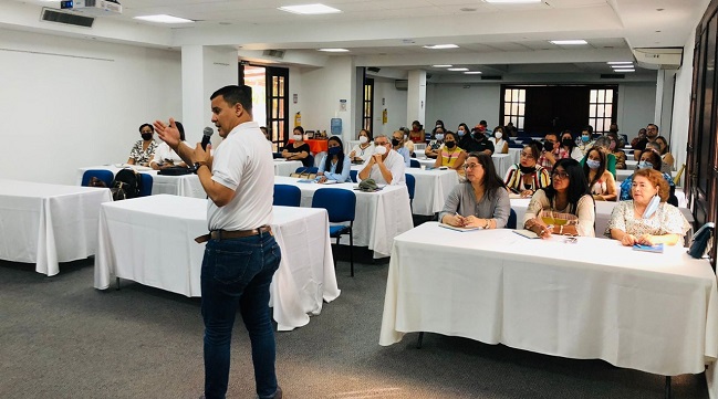 El gerente de Air-e, Diego Rincones, dio a conocer sobre iniciativa de implementar energía fotovoltaica a sitios turísticos de la ciudad.