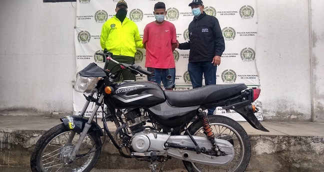 El implicado fue detenido cuando tenía en su poder una moto hurtada.