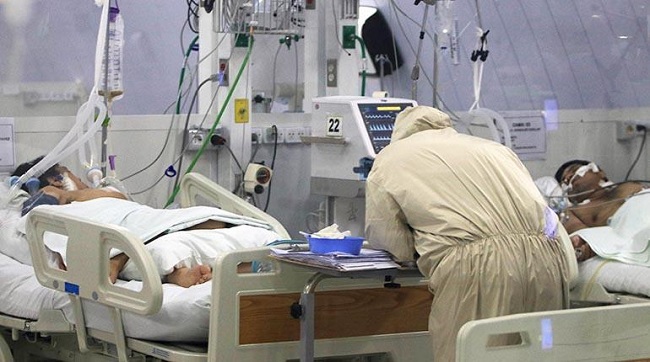 Los científicos indican que no hay datos nuevos para evaluar la posibilidad de que el virus haya salido de un laboratorio y recomienda que esta pista y otras no se cierren.