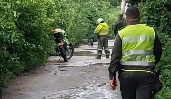 El último de los asesinatos del fin de semana se registró en la ciudad de Santa Marta, en una trocha del sector de Gaira, la víctima fue identificada como Leivis González. 