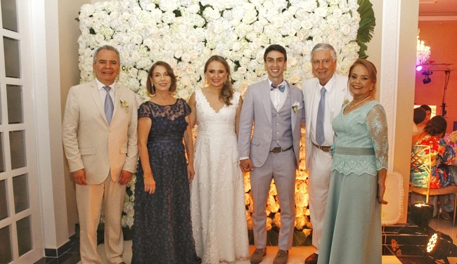 Los novios con Gustavo Bermúdez, Lucy Zúñiga, Humberto Correa y Martha Díaz.