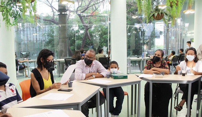 La Megabiblioteca propicia también a la actividad de la lectura en familia.