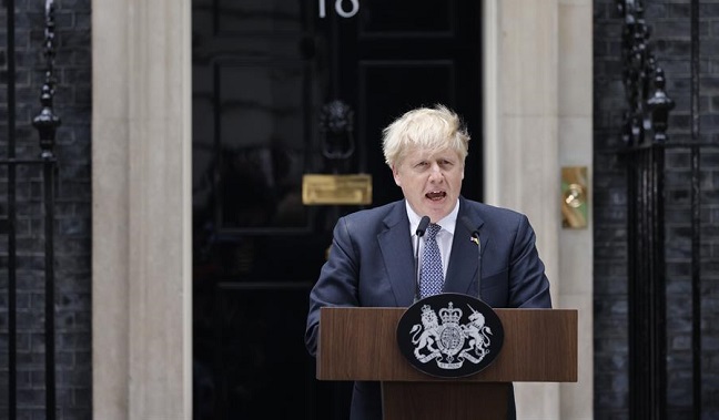 Boris Johnson anunció este jueves que dimite y que ha puesto en marcha el proceso para ser sustituido como líder del Partido Conservador británico y, por tanto, como primer ministro del Reino Unido.