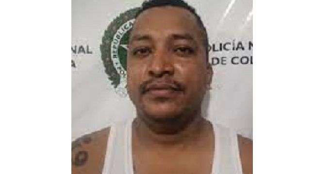 José Luis Alvarado Baena, quien fue asesinado aparece en esta fotografía tomada en una de las veces que fue capturado.