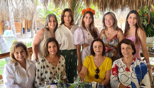 Daniela Chain con Ana Milena González de Vives, Rocío Angulo, Alexandra Gómez, Amelia Carbonell, Shayo de Tarud, Marcela de Chain, Alexandra Parra y Patricia Abisambra.