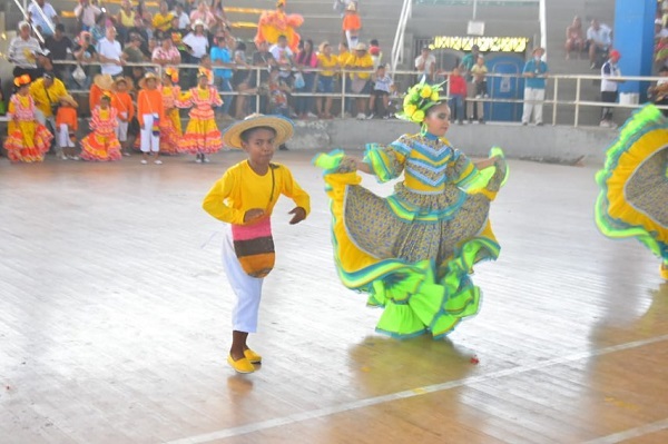 Con éxito se realizó la eliminatoria de las danzas del Caimán Cienaguero en categoría infantil en el Coliseo Monumental.