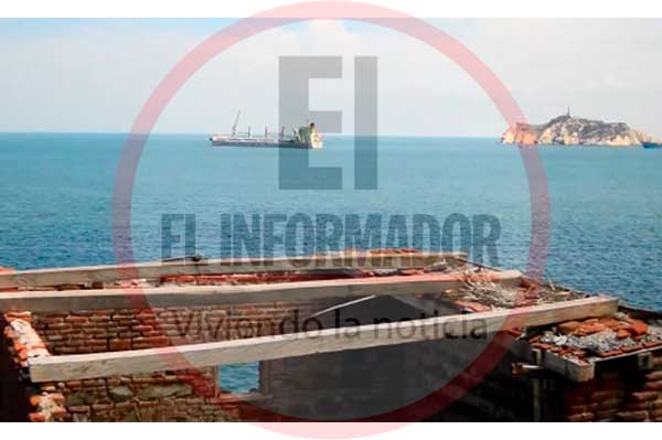 Imagen panorámica registrada desde la parte trasera del deteriorado cuartel de la tropa del Fuerte de San Fernando. Se logra apreciar el mar y El Morro. Imagen panorámica registrada desde la parte trasera del deteriorado cuartel de la tropa del Fuerte de San Fernando. Se logra apreciar el mar y El Morro.