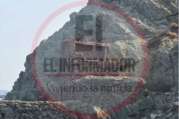 El cuarto ubicado en la parte alta del cerro conserva su estructura, pero sus bases se están socavando. El cuarto ubicado en la parte alta del cerro conserva su estructura, pero sus bases se están socavando.