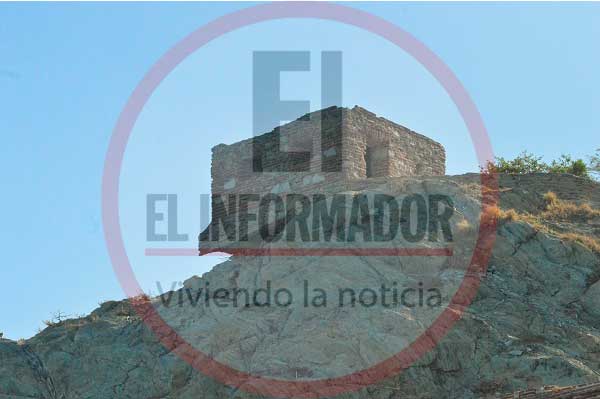 El cuarto ubicado en la parte superior del fuerte permanece solitario y sus bases se han ido socavando. El cuarto ubicado en la parte superior del fuerte permanece solitario y sus bases se han ido socavando.