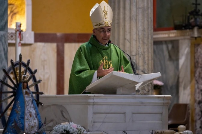El Cardenal Reina celebrará otra Misa por la salud del Papa en el Gemelli hoy miércoles | Crédito: Daniel Ibañez/ EWTN News