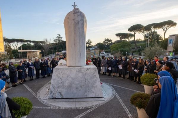 El Papa Francisco seguirá ingresado varios días más en el Hospital Policlínico Gemelli de Roma | Crédito: Daniel Ibañez/ EWTN News