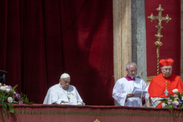 El Papa Francisco reiteró su petición de paz para Gaza y Tierra Santa en el Urbi et Orbi este dommingo | Crédito: Daniel Ibañez/EWTN News