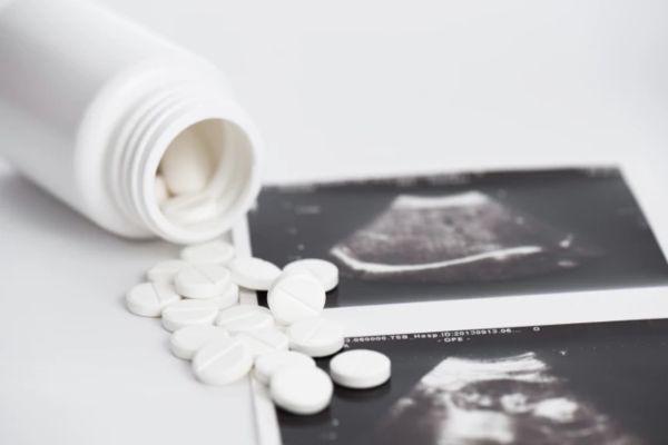 Imagen referencial de píldoras abortivas. | Crédito: Shutterstock