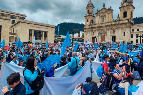 Los participantes de la Marcha por la Vida 2024 llegaron hasta el centro histórico de Bogotá. | Crédito: Eduardo Berdejo / ACI Prensa.