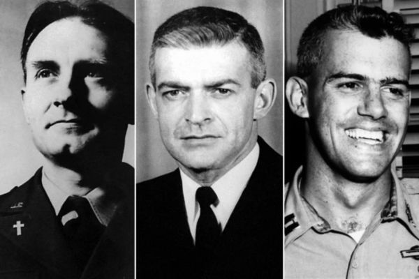 De izquierda a derecha: P. Emil Kapaun, P. Vincent Robert Capodanno y Capitán Humbert Roque Versace | Crédito: Dominio Público