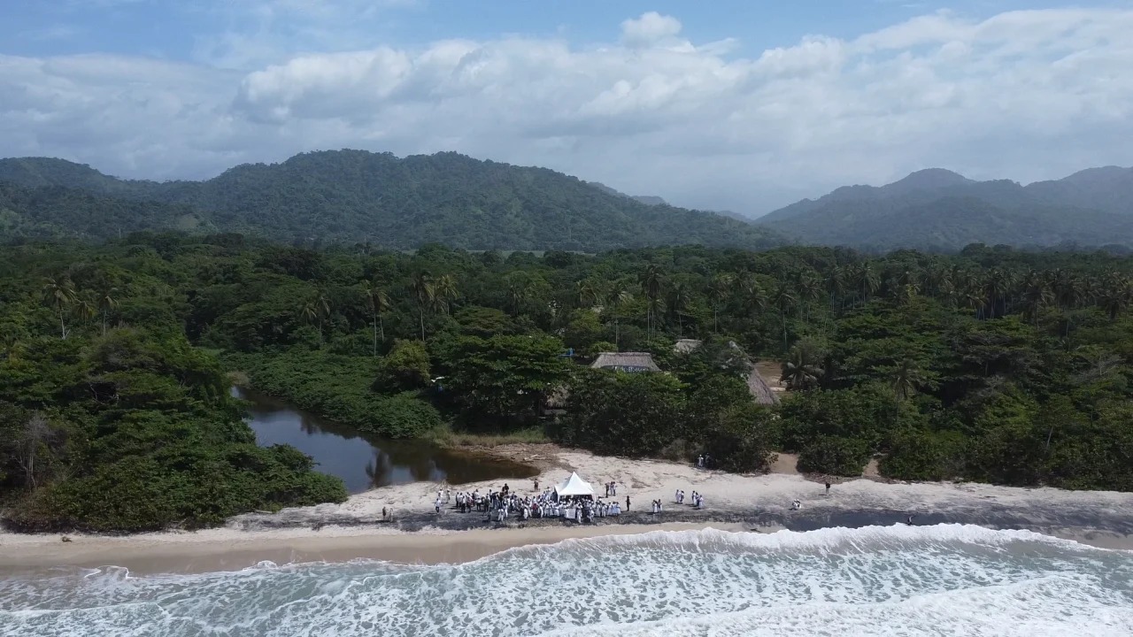 redio Los Acantilados, ubicado en Katansama, entregado formalmente al Pueblo Arhuaco como salida ancestral al mar