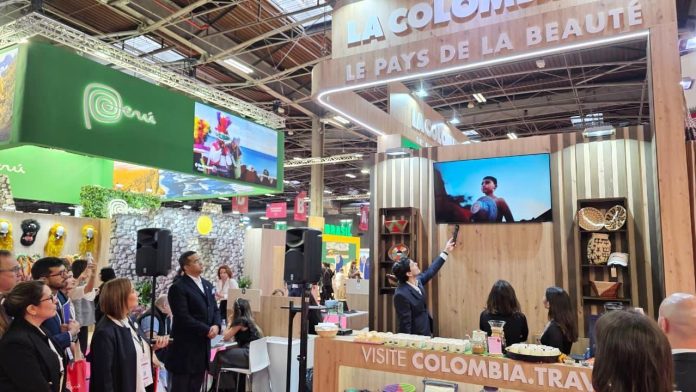 Delegación de La Guajira en la IFTM Top Resa 2025 en París, mostrando al mundo su riqueza cultural y natural como destino turístico de talla internacional.