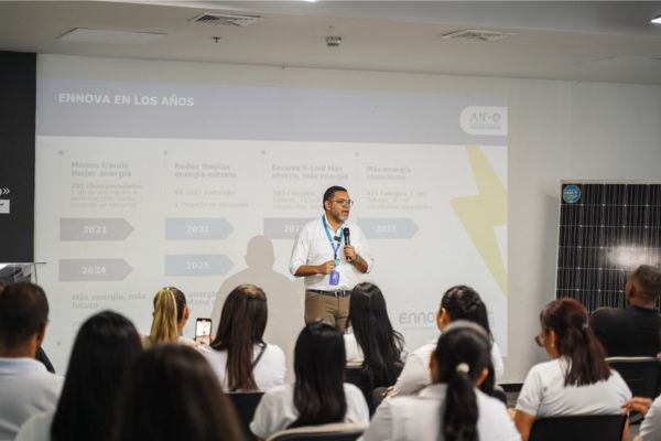 Víctor De Luque, director de Gestión Comunitaria de Air-e Intervenida. Foto cortesía Air-e Intervenida. 