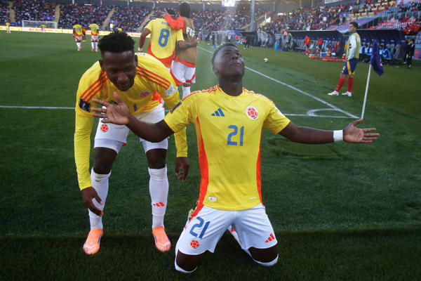 Néiser Villarreal de Colombia celebra un gol este sábado, en un partido de cuartos de final de la Copa Mundial Sub-20 entre España y Colombia en el estadio Fiscal de Talca (Chile). EFE/ Benjamín Hernández