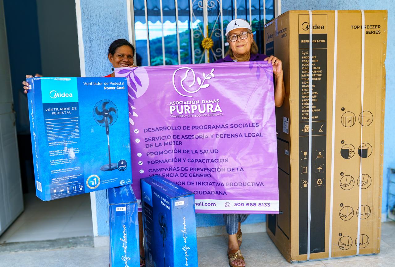 Miledis Yanes y María Victoria González, son lideresas de Bastidas, comprometidas con los derechos de las mujeres y los animales. Ellas encontraron en el gobierno de Carlos Pinedo, una mano amiga.Foto: Alcaldía