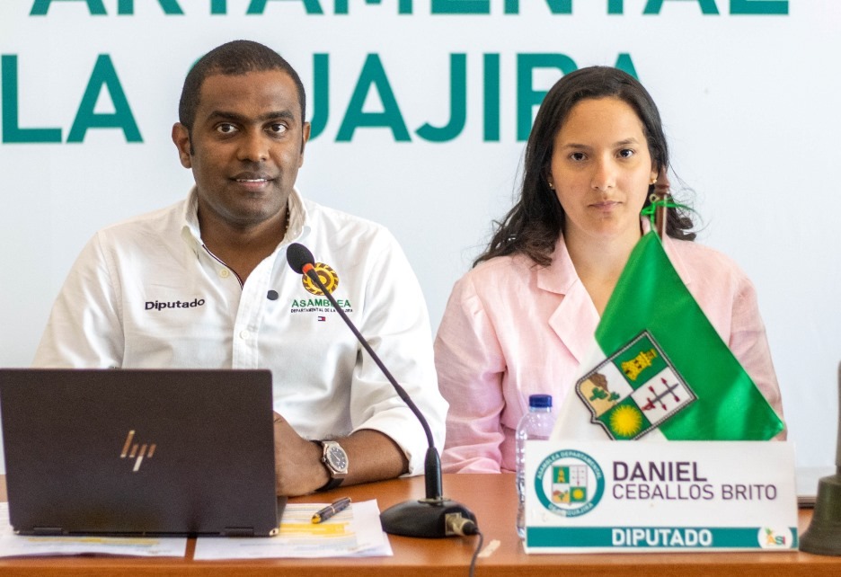 El presidente de la asamblea de La Guajira, Daniel Ceballos y La presidenta del CDJ, Valeria Escobar, lideraron la sesionn de este martes. Foto cortesía