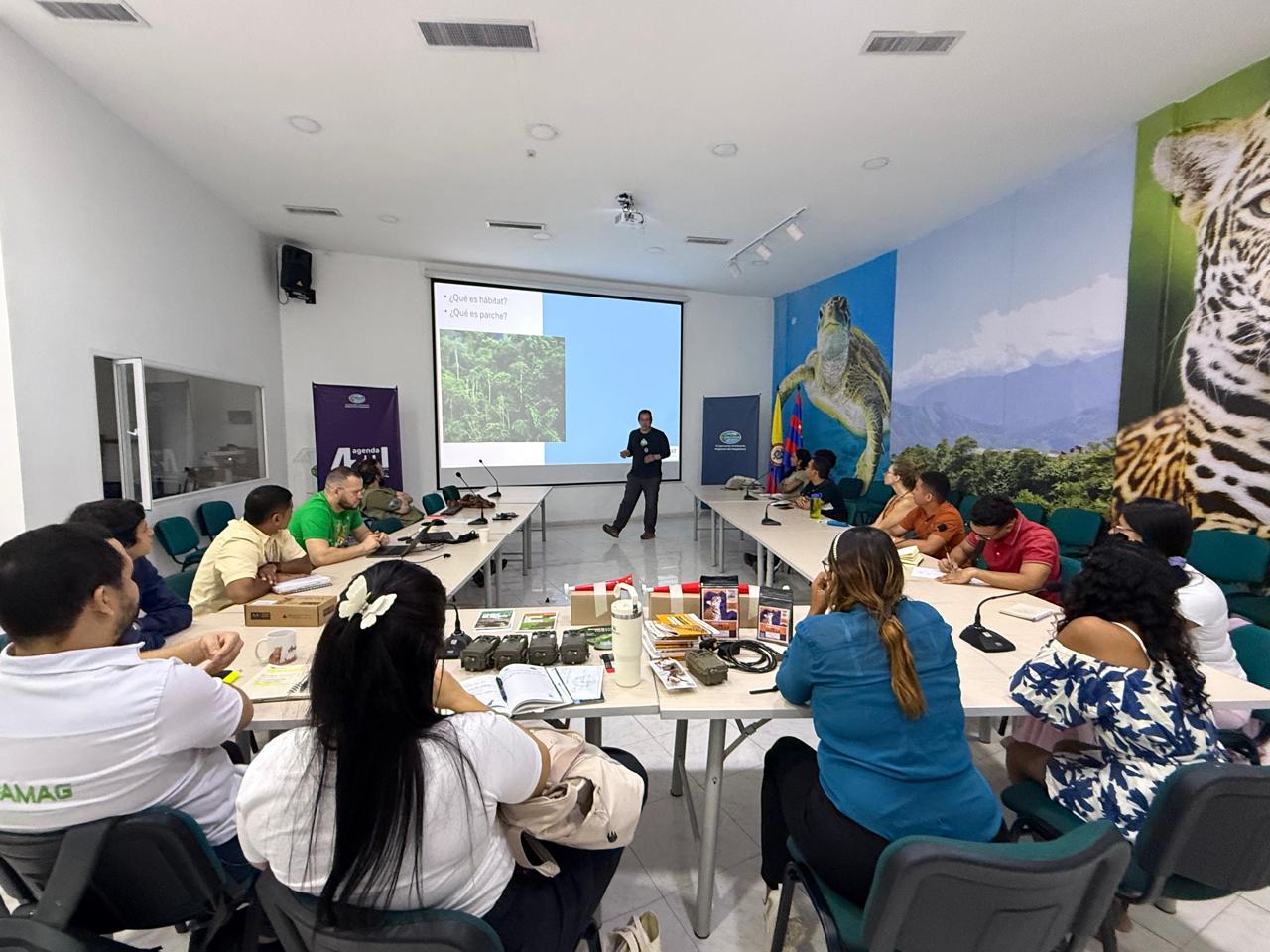 Leyenda: Funcionarios de Corpamag presentando los avances de la conservación de la fauna silvestre. Foto Corpamag  