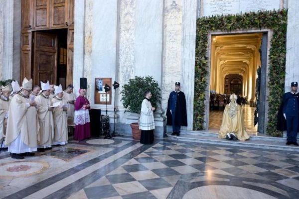 Cierre de la Puerta Santa de la Basílica de San Juan de Letrán (27 de diciemrbe de 2025). Foto Vatican News. 