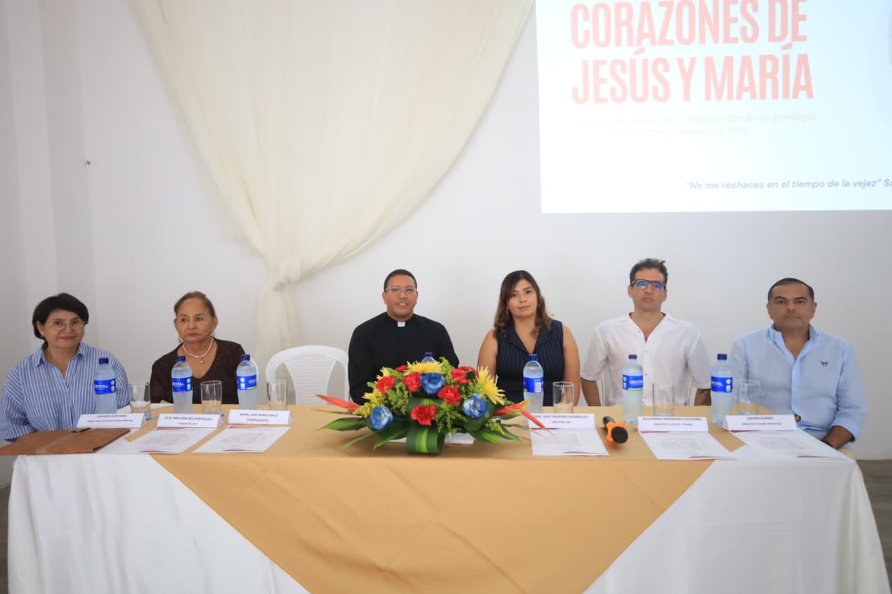 Claudia Guevara directora ejecutiva fundación JISR, Julián Sánchez Rodriguez fundación JISR, leidy moreno Rodríguez directora CBA, Alejandro Arismendi arquitecto celeste y piedra, Leidon Durán arquitecto duma proyectos, está el padre Merio Gonzales