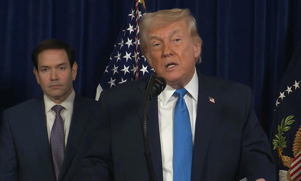 Captura de video tomada de una transmisión de La Casa Blanca del presidente de Estados Unidos, Donald Trump, junto al secretario de Estado Marco Rubio, durante una declaración este sábado, desde Palm Beach (FL, EE.UU.). EFE/ La Casa Blanca /