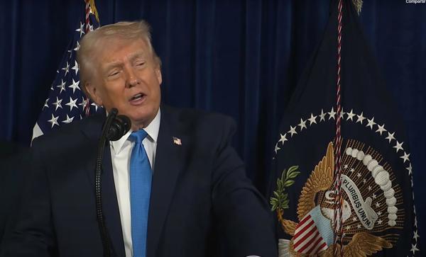 Captura de video tomada de una transmisión de La Casa Blanca del presidente de Estados Unidos, Donald Trump, durante una declaración este sábado, desde Palm Beach (FL, EE.UU.). EFE/ La Casa Blanca 