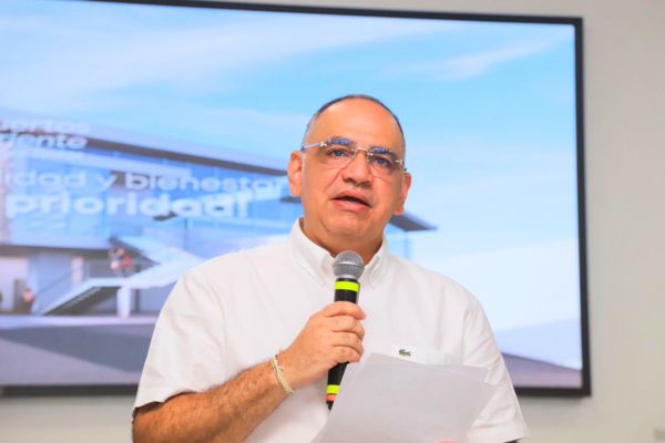Alcalde Carlos Pinedo Cuello. Foto Alcaldía de Santa Marta