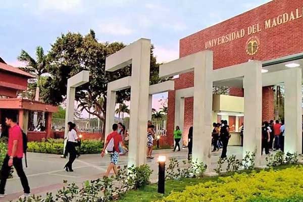 Estudiantes de Unimagdalena entrando al campus de la institución para el inicio de la nueva jornada académica. Foto Unimagdalena 