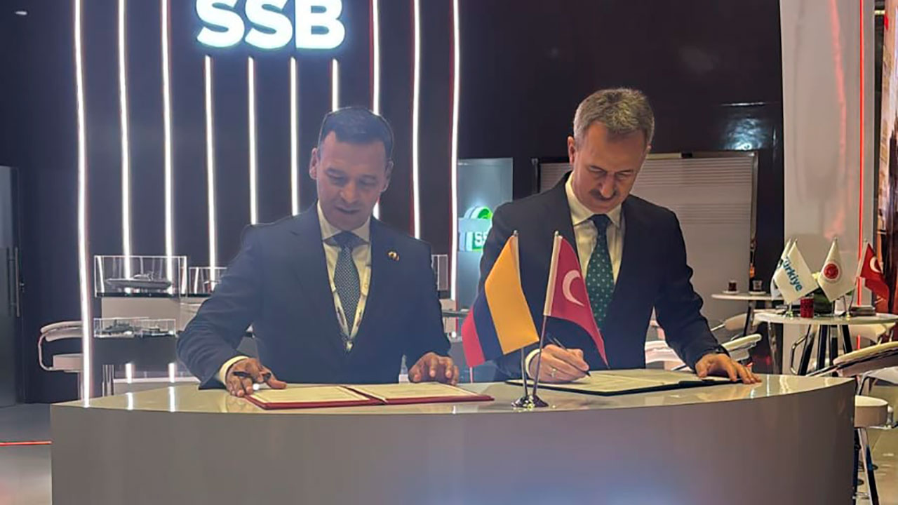 El Memorando de Entendimiento con Turquía f​ue firmado en Doha (Qatar). Firmaron el ministro de Defensa de Colombia, Pedro Sánchez, y el secretario de Industrias de Defensa de Turquía, Haluk Görgün.Foto: @TC_BogotaBE/Infopresidencia