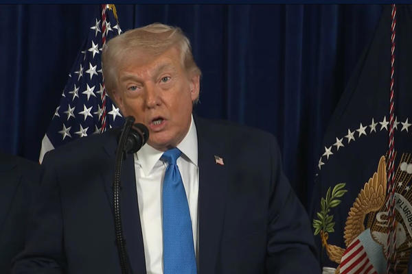 Captura de video tomada de una transmisión de La Casa Blanca del presidente de Estados Unidos, Donald Trump, durante una declaración este sábado, desde Palm Beach (FL, EE.UU.). EFE/ La Casa Blanca /