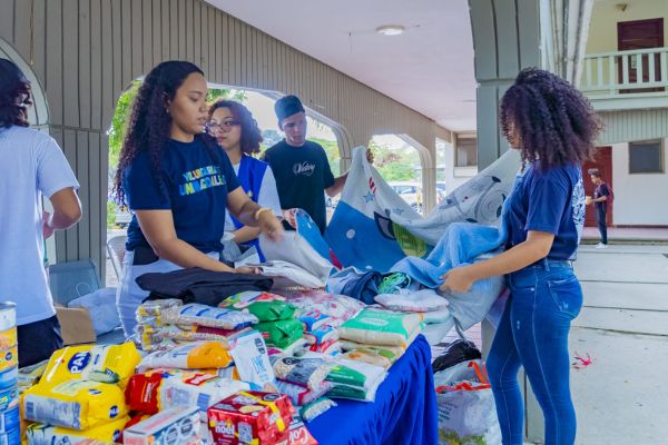 Las personas pueden donar calzado y ropa para todas las edades en buen estado, alimentos no perecederos, medicamentos, colchonetas y productos de aseo.