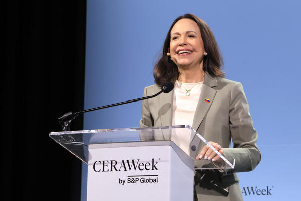 La líder opositora y premio nobel de la Paz, María Corina Machado, habla durante la conferencia sobre petróleo y energía CERAWeek 2026 este martes, en Houston (EE.UU.).EFE/ Carlos Ramírez
