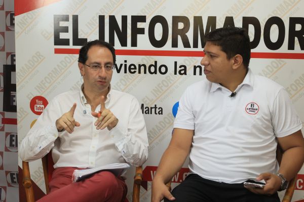 José Manuel Restrepo, formula vicepresidencial de Abelardo de la Espriella y Luis Saumeth, periodista de EL INFORMADOR. Foto derechos EL INFORMADOR. 
