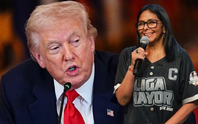 Fotografía cedida por el Palacio de Miraflores la presidenta encargada de Venezuela, Delcy Rodríguez, hablando durante el Gran Encuentro con la Juventud venezolana este jueves, en Caracas (Venezuela). Rodríguez pidió al presidente de Estados Unidos, Donald Trump, a quien llamó "socio y amigo", el cese del bloqueo contra el país suramericano, luego de celebrar que el republicano se refiriera de la misma manera a Caracas en su discurso del Estado de la Unión. EFE/ Palacio Miraflores/ SOLO USO EDITORIAL/ NO VENTAS/ SOLO DISPONIBLE PARA ILUSTRAR LA NOTICIA QUE ACOMPAÑA (CRÉDITO OBLIGATORIO) Foto 2:Presidente Donald Trump. EFE/EPA/AARON SCHWARTZ 