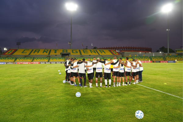 Jugadores de Junior en entrenamiento en Cartagena. Foto Junior Club SA en Facebook