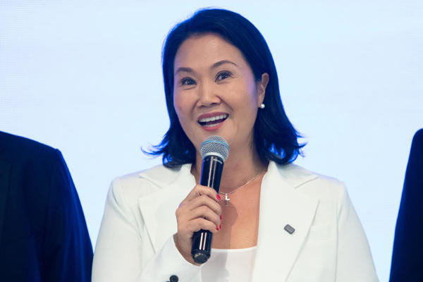 La candidata presidencial peruana Keiko Fujimori habla en una rueda de prensa este lunes, en Lima (Perú). EFE/ Renato Pajuelo
