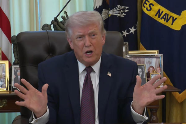 Aptura de video tomada de una transmisión de La Casa Blanca del presidente de EE.UU., Donald Trump, hablando durante la firma de una orden ejecutiva este martes, en Washington (EE.UU.). EFE/ La Casa Blanca