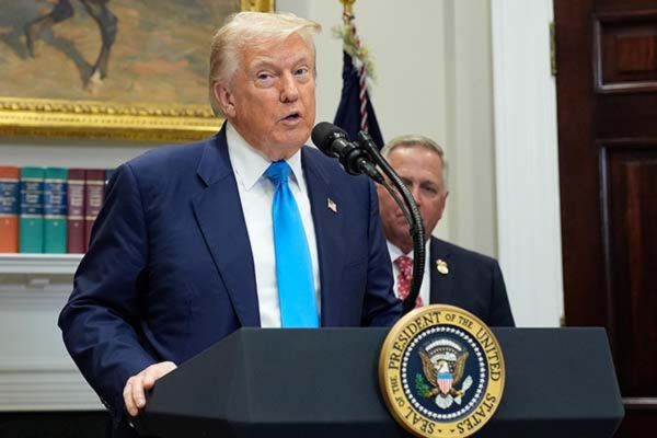 Donald Trump, Presidente de los Estados Unidos, expresando un mensaje público hacia Vladimir Puttin. Foto de EFE